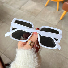 Cargar imagen en el visor de la galería, Nuevas gafas de sol polarizadas gafas creativas de moda para mujer gafas de sol anti-UV irregulares
