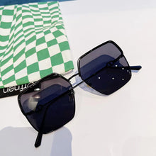 Charger l&#39;image dans la galerie, Nouvelles lunettes de soleil polarisées Lunettes créatives à la mode pour femmes Lunettes de soleil anti-UV irrégulières
