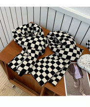 Load image into Gallery viewer, Black and white checkerboard plaid scarf women&#39;s autumn and winter new all-match warm knitted scarf
